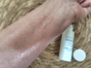 イハダ乳液をなじませると