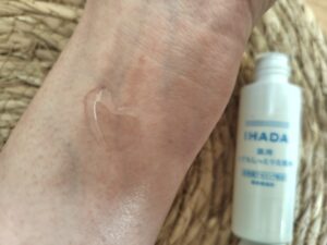 イハダ化粧水のテクスチャー