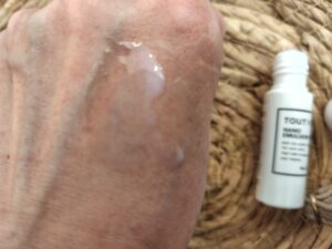 ナノエマルジョンディープの水みたいなテクスチャー