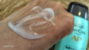 ケアセラ テクスチャー。伸ばしてみた