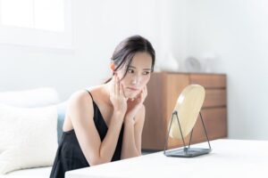 乾燥敏感肌のスキンケア悩む